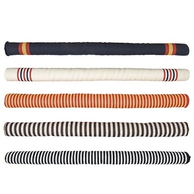 Cinco protetores de tecido coloridos para varas ou bastões com padrões às riscas