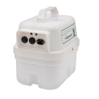 Dispositivo elétrico branco com botões e interruptor, etiquetas com texto e pega no topo