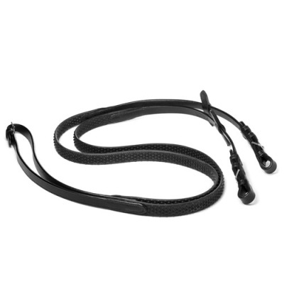 Rédeas pretas em couro com textura perfurada e fivelas metálicas