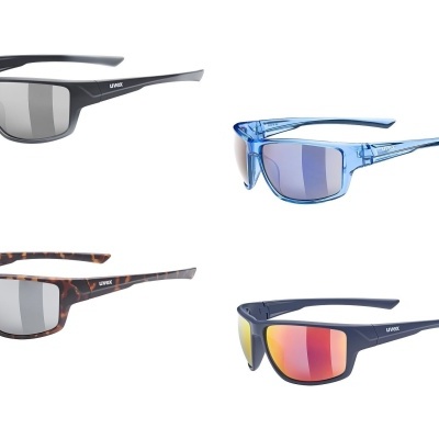 Quatro óculos de sol com diferentes cores e padrões de armação