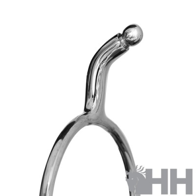 Espora metálica prateada com bola na extremidade superior em fundo branco