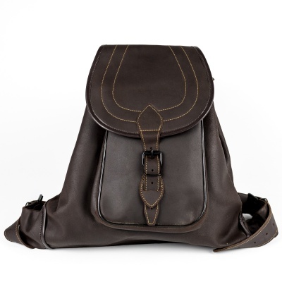 Mochila de pele castanha escura com fecho de fivela