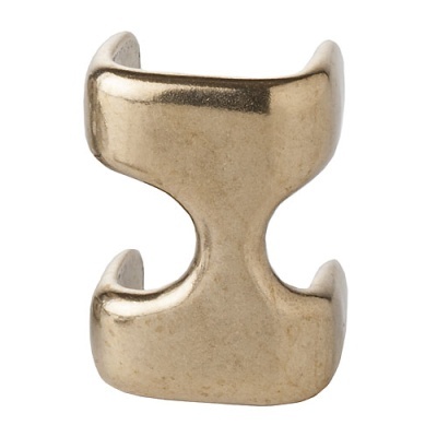 Anel dourado largo com design irregular e superfície polida