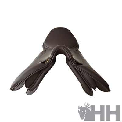 Sela de equitação em couro castanho escuro com detalhes dourados