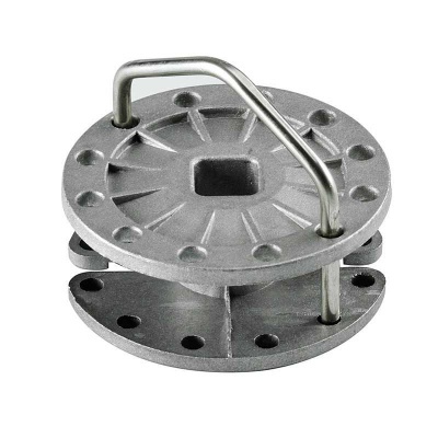 Peça metálica circular com punho de metal nas extremidades