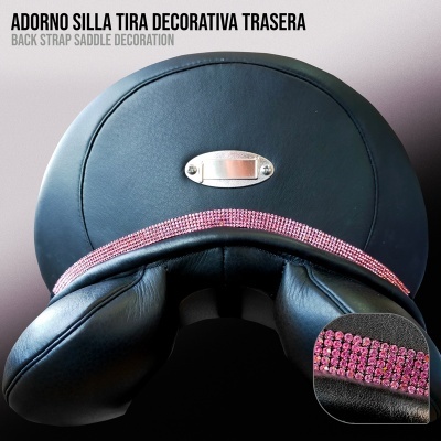 Tira decorativa com strass rosa em sela preta para cavalo