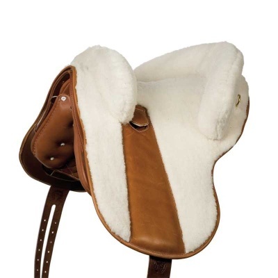 Sela de equitação em couro castanho com pelúcia branca