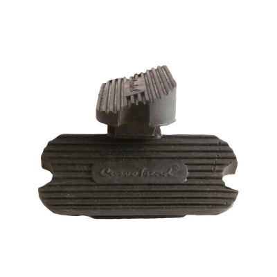 Peça de borracha preta com ranhuras e texto Velo-Equip