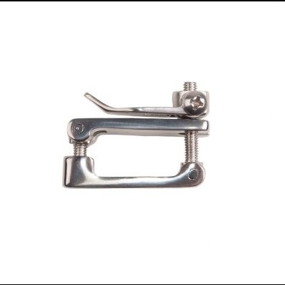 Clamp metálico prateado com parafuso de ajuste