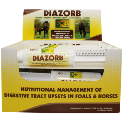 Embalagem amarela e castanha com tubo branco de suplemento nutricional para cavalos