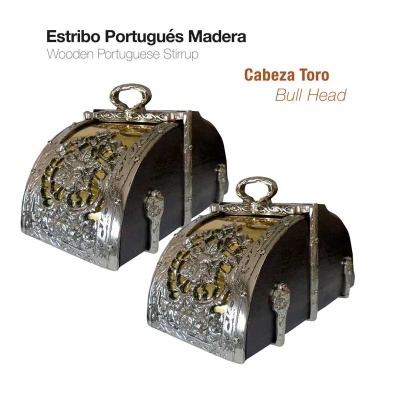 Par de estribos portugueses em madeira com detalhes metálicos e cabeça de touro