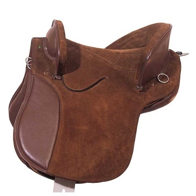 Sela de cavalo castanha de camurça e couro com argolas metálicas