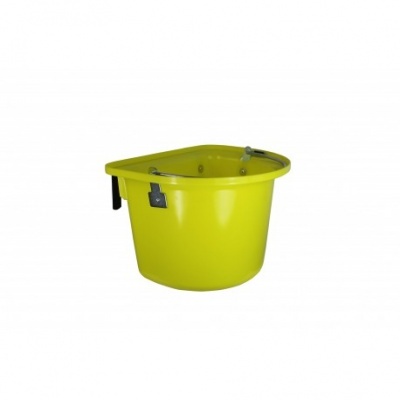 Balde amarelo de plástico com alça metálica sobre fundo branco