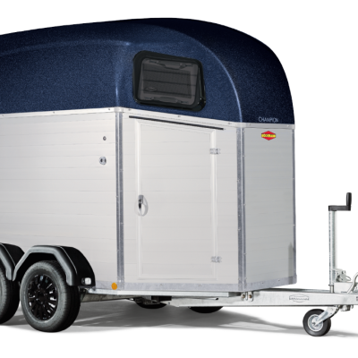 Reboque para transporte de cavalos cinza claro com teto azul escuro e rodas pretas