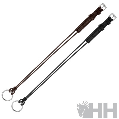 Dois porta-chaves de couro castanho e preto com argolas metálicas e fivelas prateadas