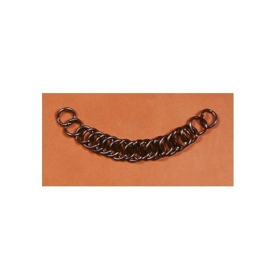 Pulseira de anéis metálicos entrelaçados sobre fundo castanho alaranjado