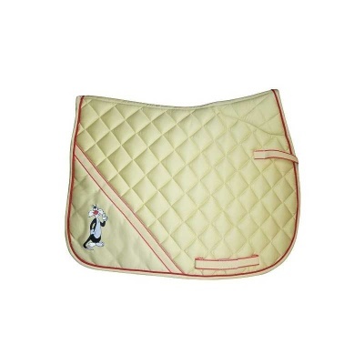 Saddle pad acolchoado bege com bordas vermelhas e bordado do personagem Sylvester