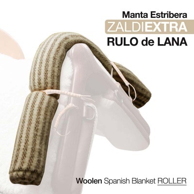 Manta estríbera de lã riscada castanha sobre sela branca translúcida com texto explicativo