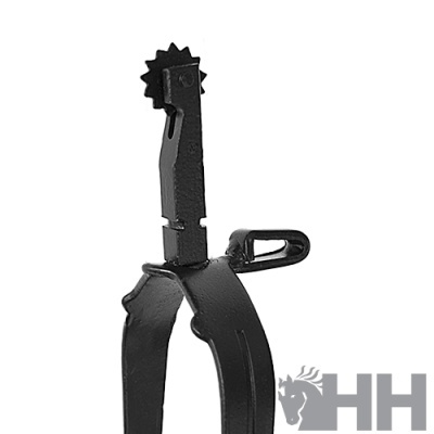 Espora preta de metal com roda dentada e argola lateral