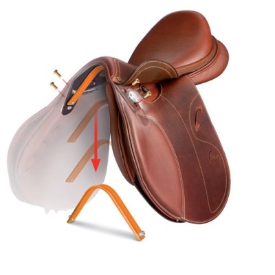 Sela de cavalo de couro castanho com mecanismo destacável
