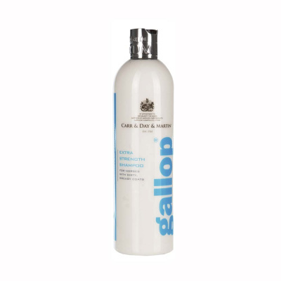 Frasco branco e prateado de shampoo para cavalos com texto azul e marca Carr & Day & Martin