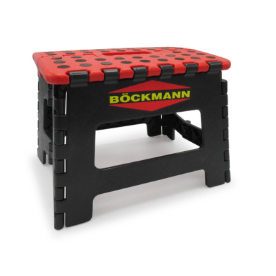 banco pequeno dobrável de plástico vermelho e preto com marca BÖCKMANN