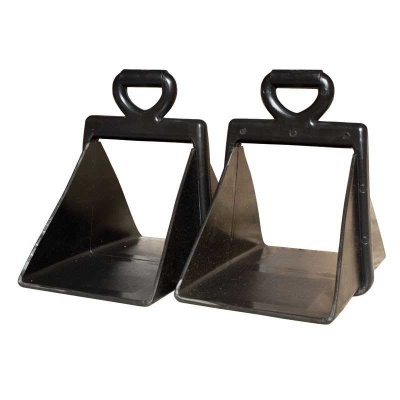 Par de estribos de metal pretos com alça em forma de D num fundo branco