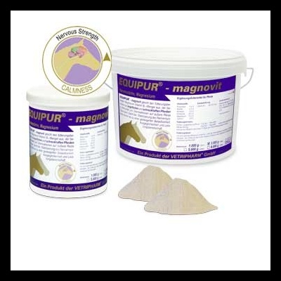 Recipientes EQUIPUR magnovit com pó bege claro e etiqueta roxa com cavalo