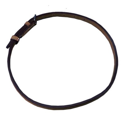 Cinto fino de couro castanho com fivela metálica