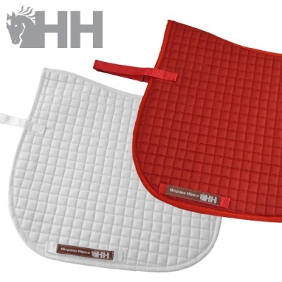 Dois mantos de sela acolchoados, um branco e outro vermelho, com etiqueta Hipposense Hipica HH.