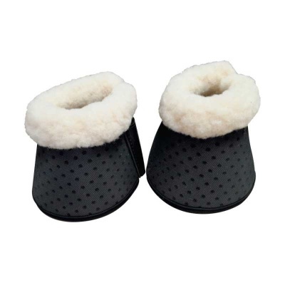 Sapatinhos ou botas de proteção para animais pretas com forro branco felpudo