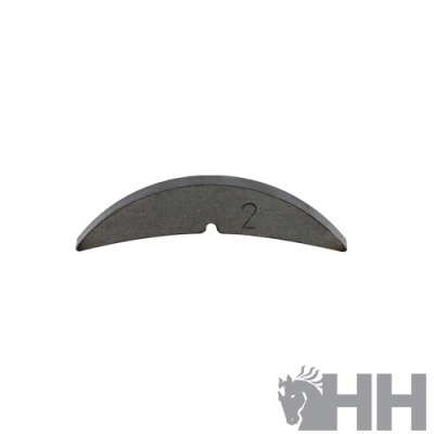 Peça metálica meia-lua cinzenta com número 2
