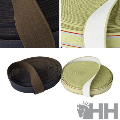 Rolos de fitas têxteis castanhas e verde claro com riscas