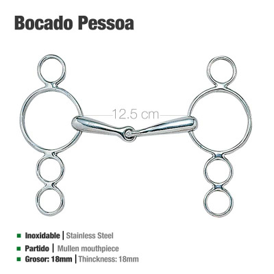 Bocado Pessoa em aço inoxidável com peça bucal partida e anéis laterais, mostrado sobre fundo branco.