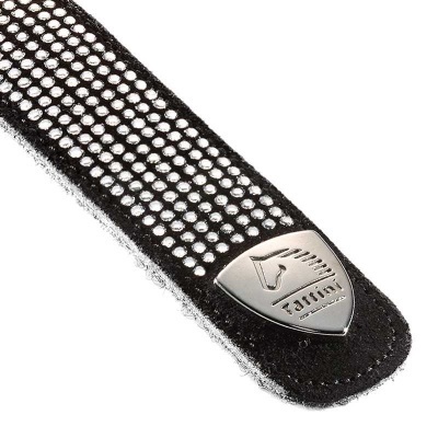 Correia preta para guitarra com padrão de pequenos círculos brancos e detalhe metálico Tatonka