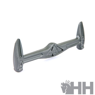 Peça metálica cinzenta com design simétrico sobre fundo branco e logótipo HH