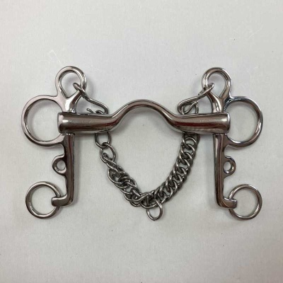 Fresta de cavalo em metal prateado com argolas e correntes