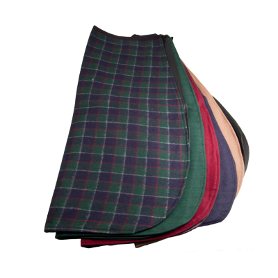 Conjunto de aventais xadrez com várias cores e bordas arredondadas