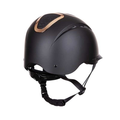 Capacete preto mate com detalhe cobre e fita ajustável