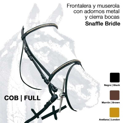 Freio snaffle de couro preto com adornos metálicos para cavalo