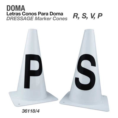 Cones brancos com letras pretas P e S para Dressage