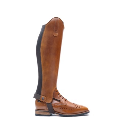 Bota de equitação em couro castanho com detalhes perfurados e fecho lateral