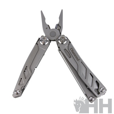 Multiferramenta metálica prateada com alicate
