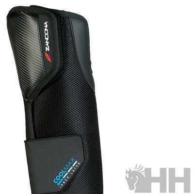 Perneira preta com etiquetas Zandonà e COOLMAX FIBER TECH