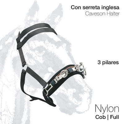 Cabresto em nylon preto para cavalo com fivela e três pilares
