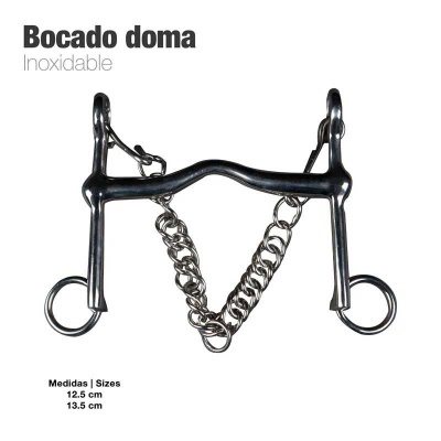 Bocado doma inox com corrente e argolas em fundo branco