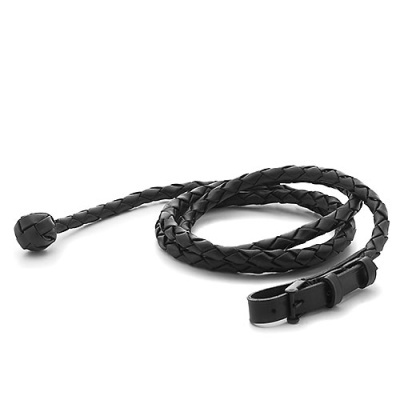 Cinto negro trançado com fivela prateada