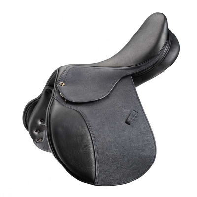 Sela de equitação preta em couro com textura lisa