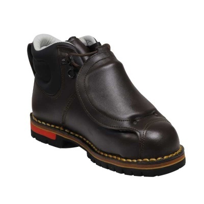 Bota de couro castanho escuro com proteção reforçada frontal e sola preta com detalhes coloridos