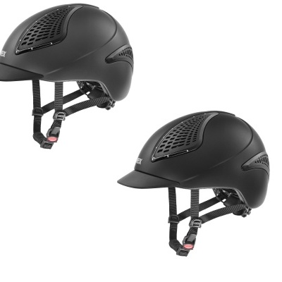 Capacetes de proteção pretos com ventilação superior e alças ajustáveis